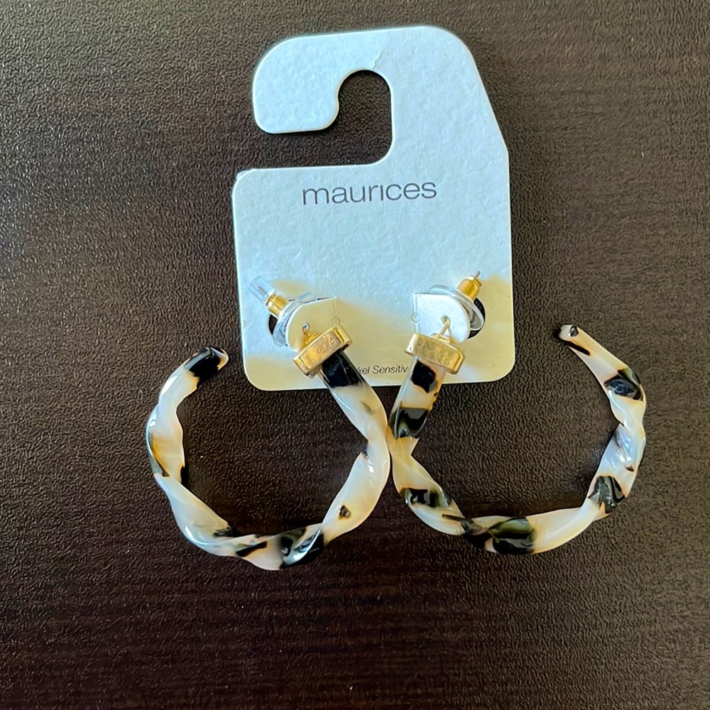 Maurices, NWT, twisted tortoise hoop earrings